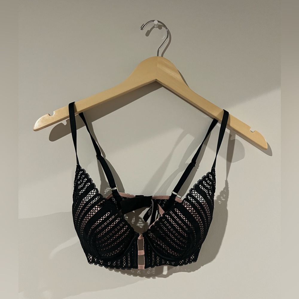Victoria’s Secret Black&Pink Lace Padded Bra - 32D